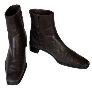 Stuart Weitzman Brown Leather Short Boot Size 6.5